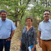 Nicolas Mourier, Brigitte Lecor et François Boussard sur l'espace naturel sensible des Prairies de Cherré le 26 juillet 2022